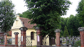 brama wejściowa na cmentarz komunalny w Braniewie