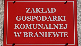 tablica z napisem zakład gospodarki komunalnej w Braniewie